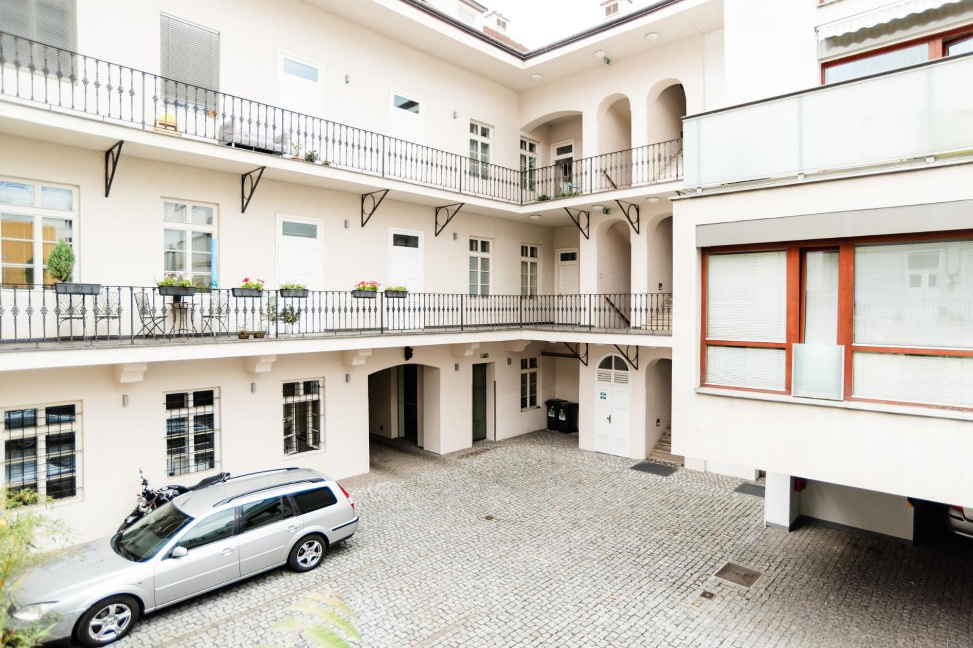 K-14 Apartment Prag Exteriör bild